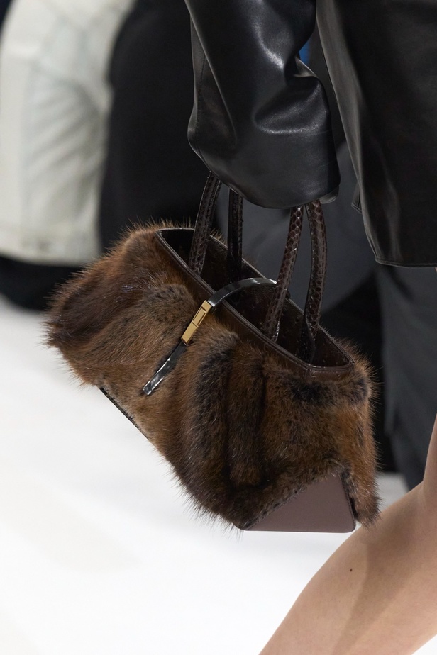 مجموعة Givenchy لخريف وشتاء 2023-2024... إرث الدار يجتمع باللمسة المعاصرة لماثيو ويليامز