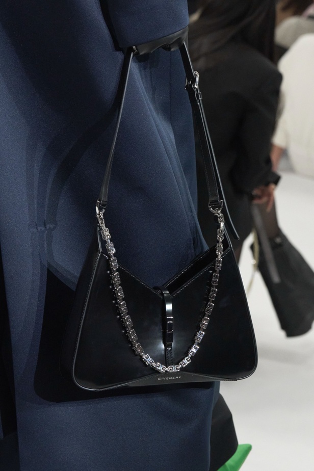 مجموعة Givenchy لخريف وشتاء 2023-2024... إرث الدار يجتمع باللمسة المعاصرة لماثيو ويليامز