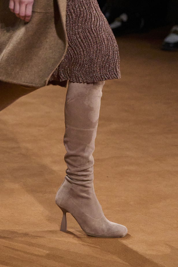 مجموعة Hermes لخريف 2023 تصاميم كلاسيكية بدرجات نارية دافئة