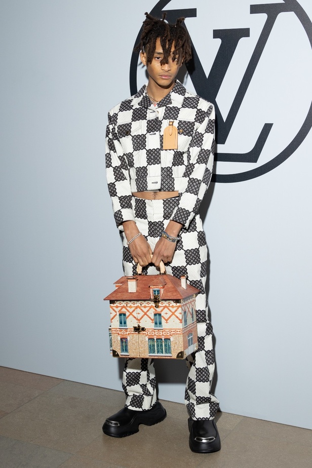 Louis Vuitton تحتفل بالأسلوب الفرنسي في مجموعة خريف وشتاء 2023-2024