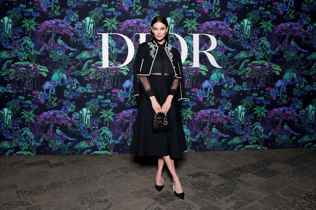 5 أمور اكتشفيها عن مجموعة ديور Dior لخريف 2023 في مومباي