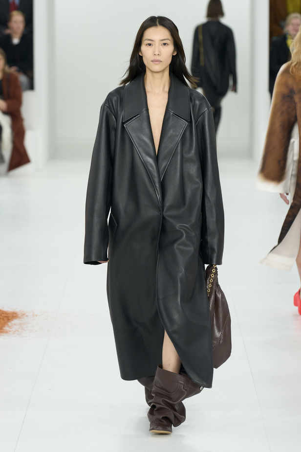 مجموعة Loewe لموسم خريف وشتاء 2023 