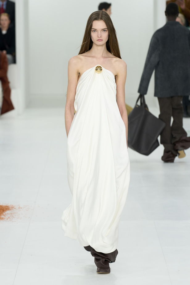 مجموعة Loewe لموسم خريف وشتاء 2023 