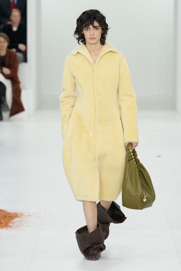 مجموعة Loewe لموسم خريف وشتاء 2023 