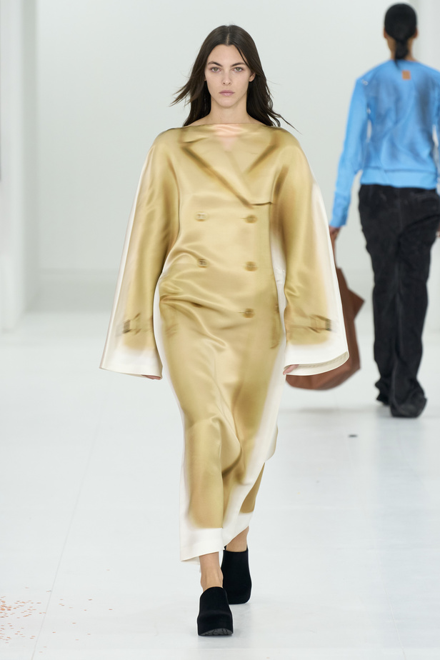 مجموعة Loewe لموسم خريف وشتاء 2023 