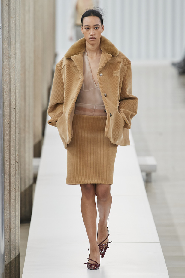 من مجموعة ميو ميو لموسم خريف وشتاء 2023-2024