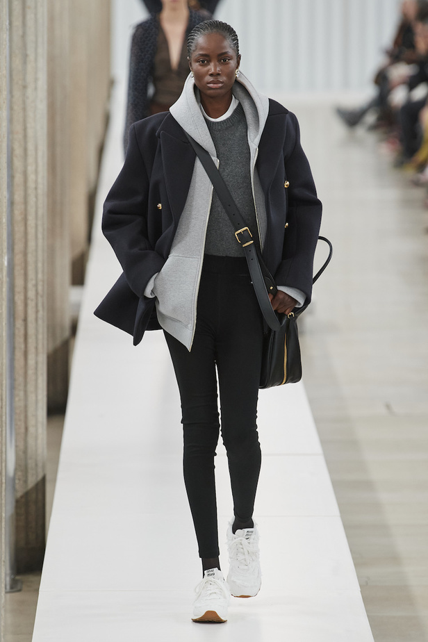 من مجموعة ميو ميو لموسم خريف وشتاء 2023-2024