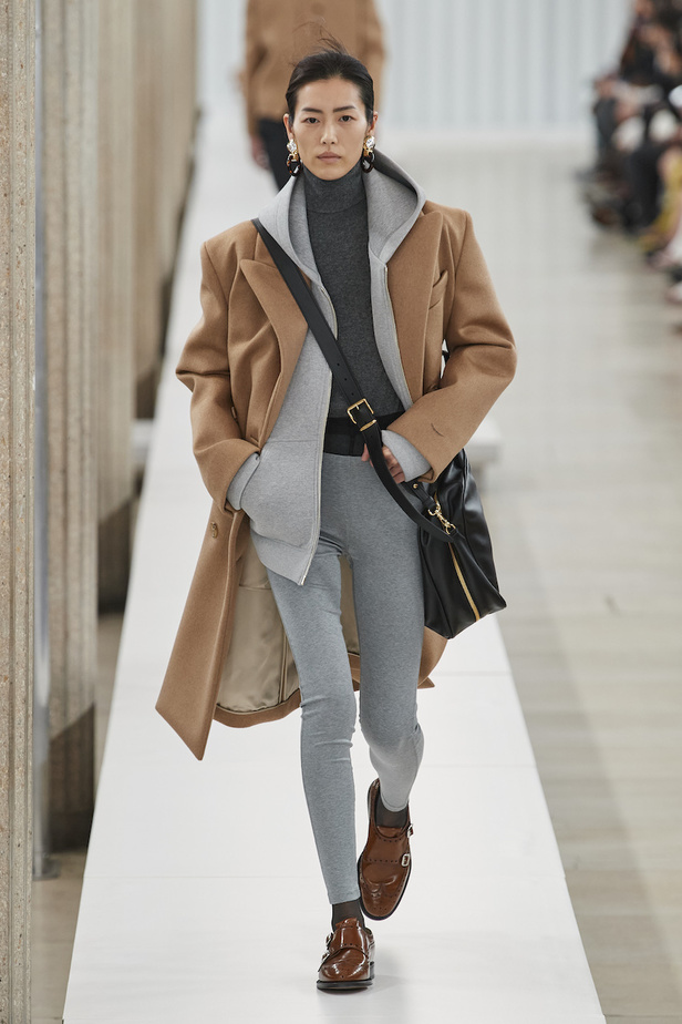 من مجموعة ميو ميو لموسم خريف وشتاء 2023-2024