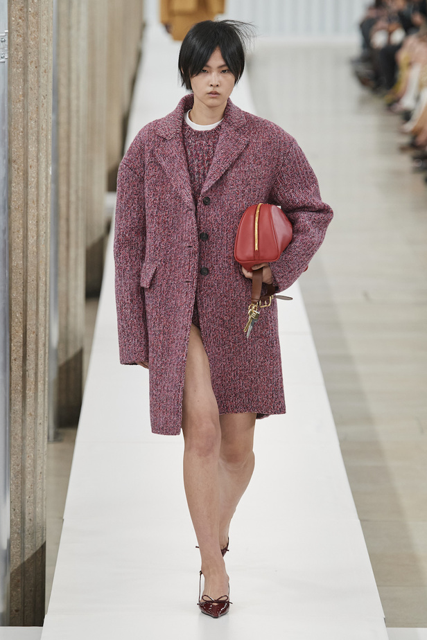 من مجموعة ميو ميو لموسم خريف وشتاء 2023-2024