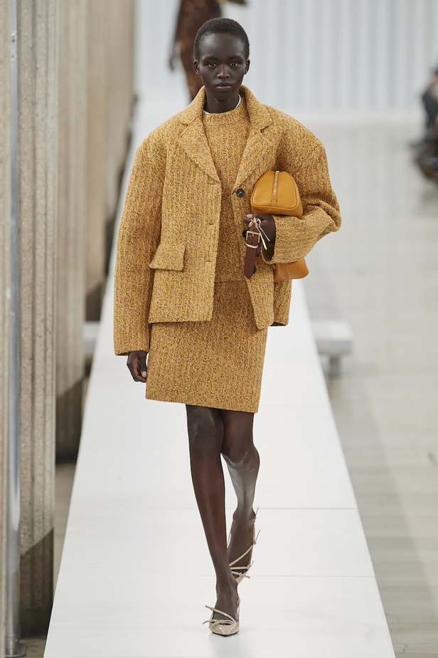 من مجموعة ميو ميو لموسم خريف وشتاء 2023-2024