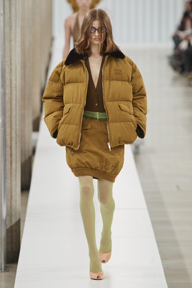 من مجموعة ميو ميو لموسم خريف وشتاء 2023-2024