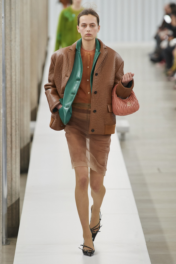 من مجموعة ميو ميو لموسم خريف وشتاء 2023-2024