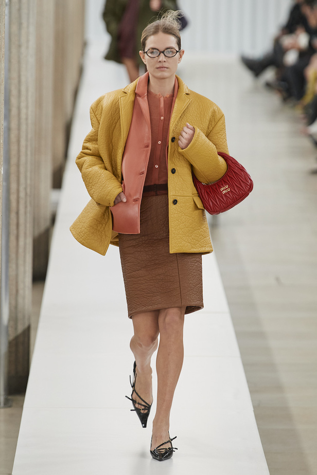 من مجموعة ميو ميو لموسم خريف وشتاء 2023-2024