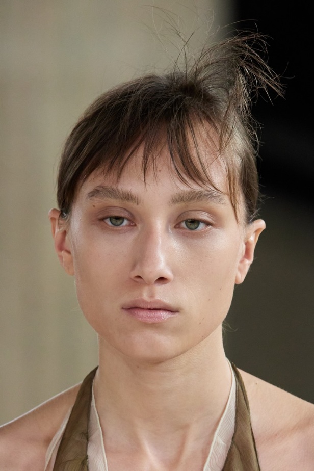 اطلالات جمالية من مجموعة ميو ميو لموسم خريف 2023