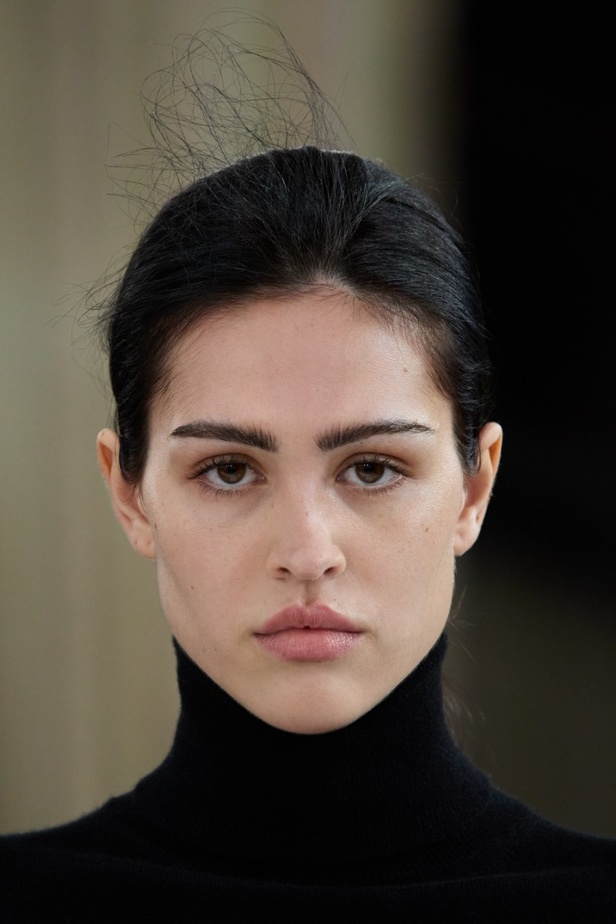 اطلالات جمالية من مجموعة ميو ميو لموسم خريف 2023