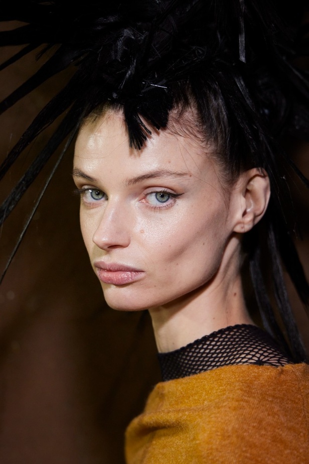 اطلالات جمالية من مجموعة موسكينو لخريف وشتاء 2023.