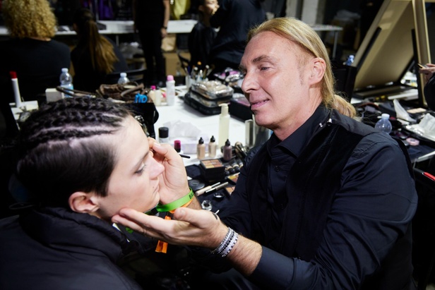 اطلالات جمالية من مجموعة موسكينو لخريف وشتاء 2023.