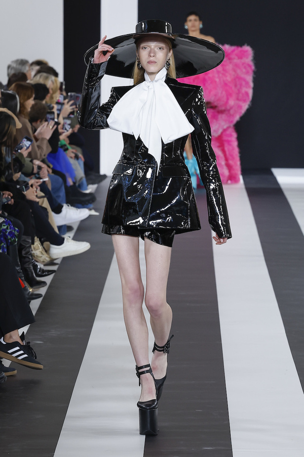 من مجموعة نينا ريتشي لموسم خريف وشتاء 2023-2024