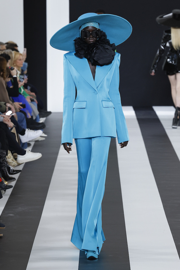 من مجموعة نينا ريتشي لموسم خريف وشتاء 2023-2024