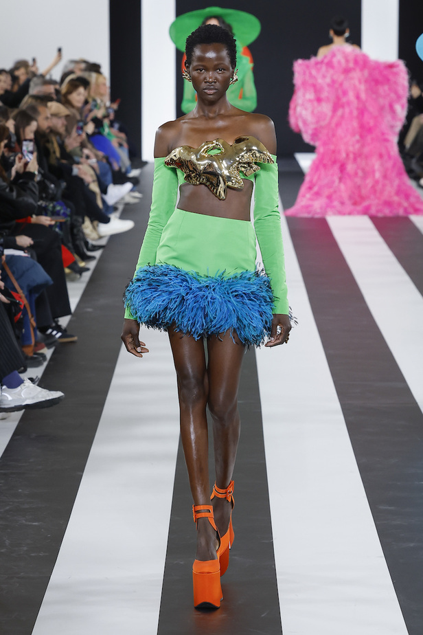 من مجموعة نينا ريتشي لموسم خريف وشتاء 2023-2024