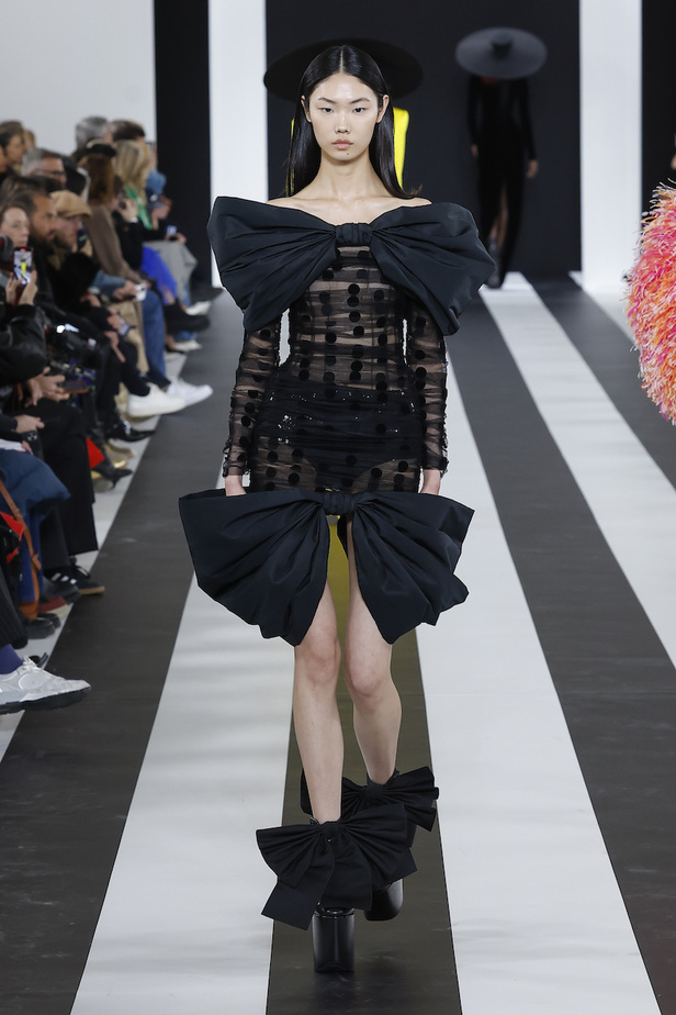 من مجموعة نينا ريتشي لموسم خريف وشتاء 2023-2024