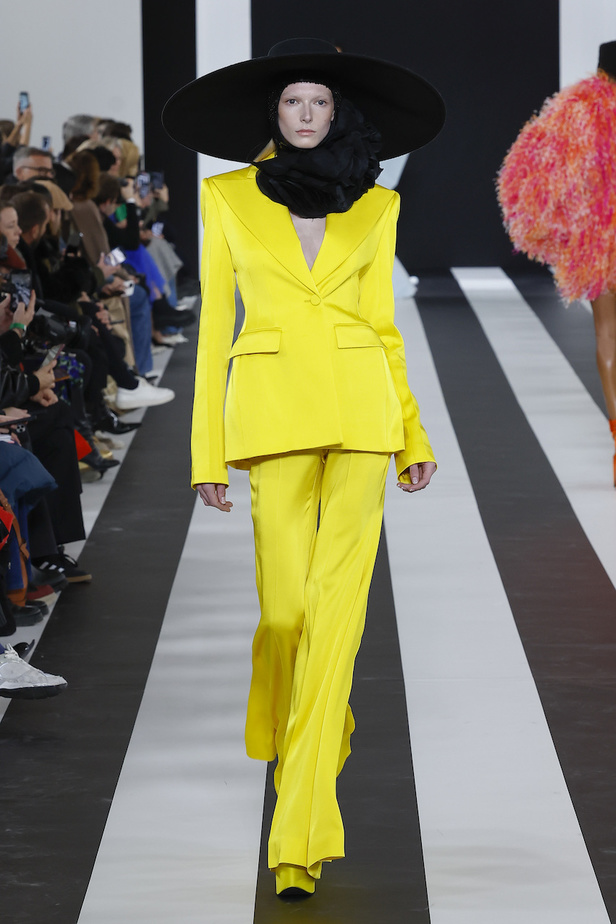 من مجموعة نينا ريتشي لموسم خريف وشتاء 2023-2024