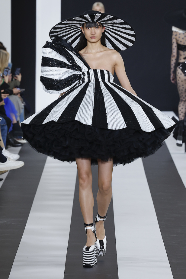 من مجموعة نينا ريتشي لموسم خريف وشتاء 2023-2024