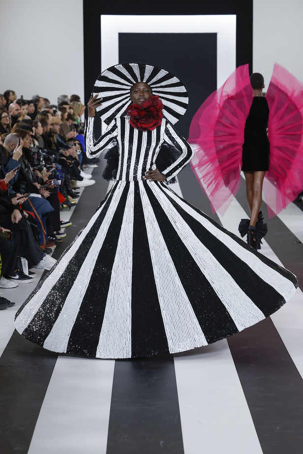 من مجموعة نينا ريتشي لموسم خريف وشتاء 2023-2024