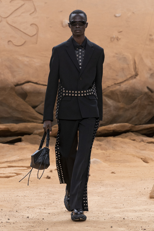 من مجموعة Off-White لخريف وشتاء 2023-2024