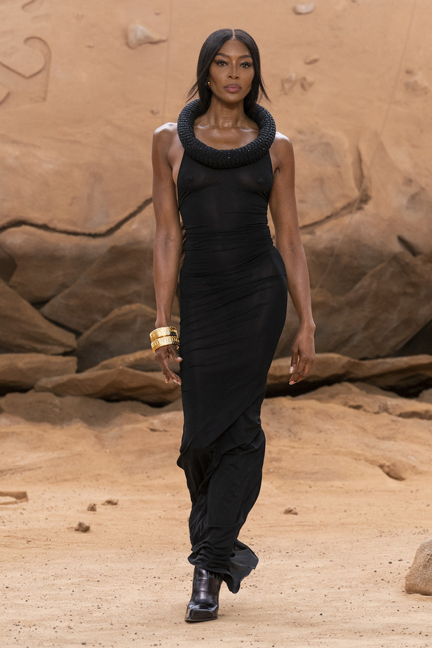 من مجموعة Off-White لخريف وشتاء 2023-2024