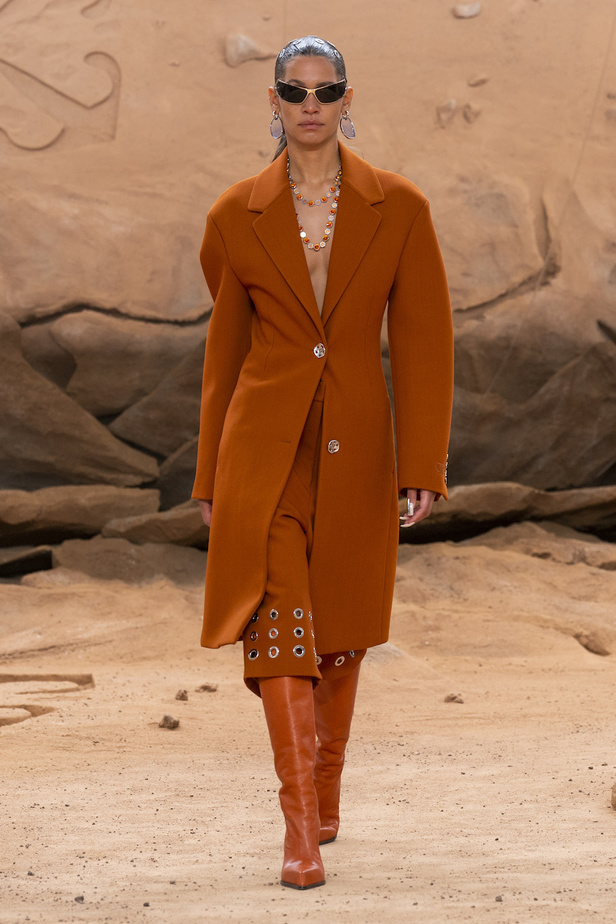 من مجموعة Off-White لخريف وشتاء 2023-2024