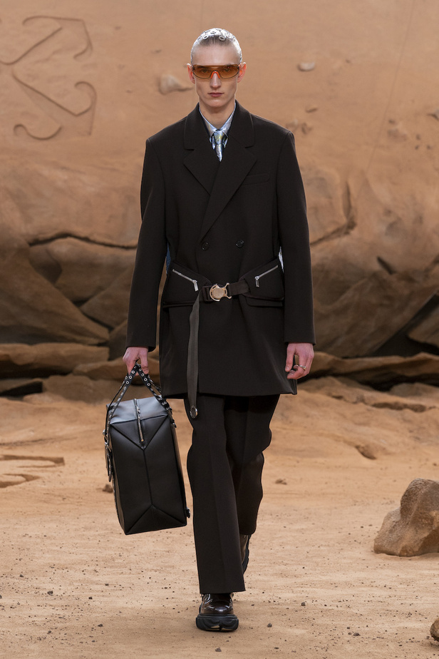 من مجموعة Off-White لخريف وشتاء 2023-2024