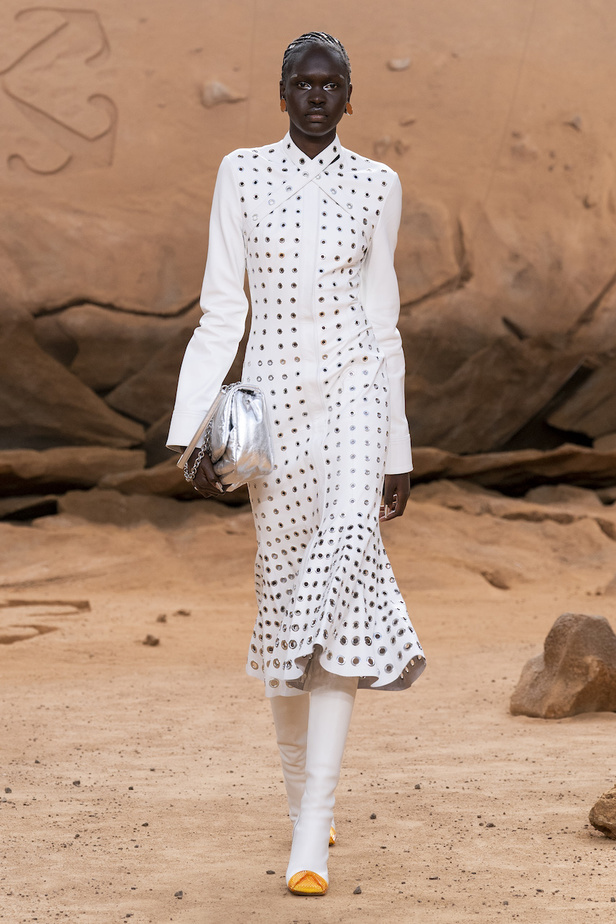 من مجموعة Off-White لخريف وشتاء 2023-2024