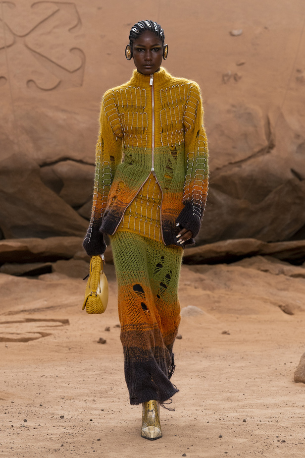 من مجموعة Off-White لخريف وشتاء 2023-2024