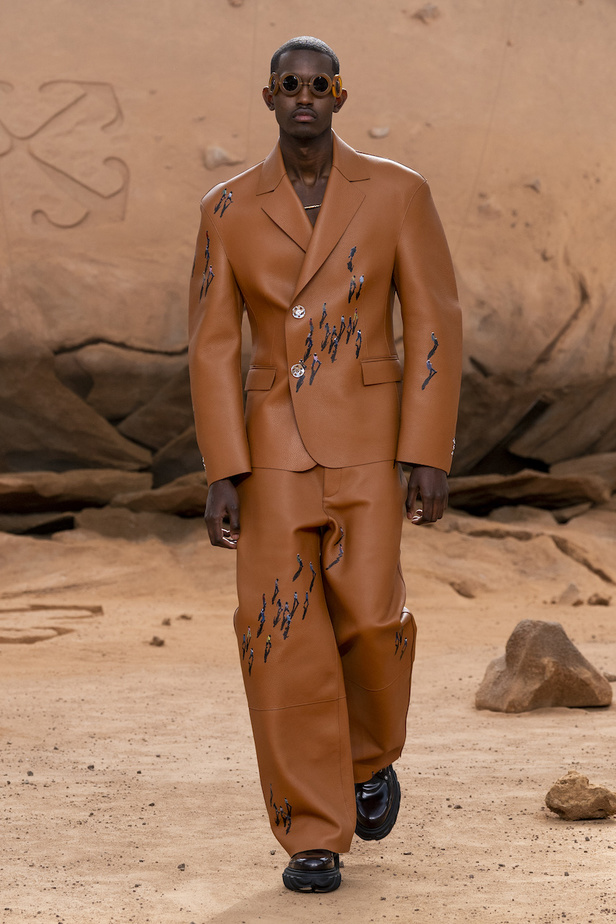 من مجموعة Off-White لخريف وشتاء 2023-2024