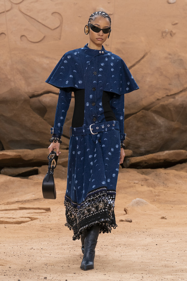 من مجموعة Off-White لخريف وشتاء 2023-2024