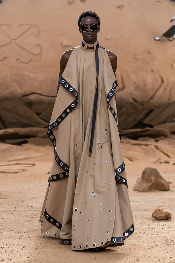 من مجموعة Off-White لخريف وشتاء 2023-2024