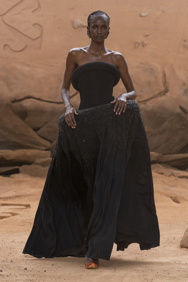 من مجموعة Off-White لخريف وشتاء 2023-2024