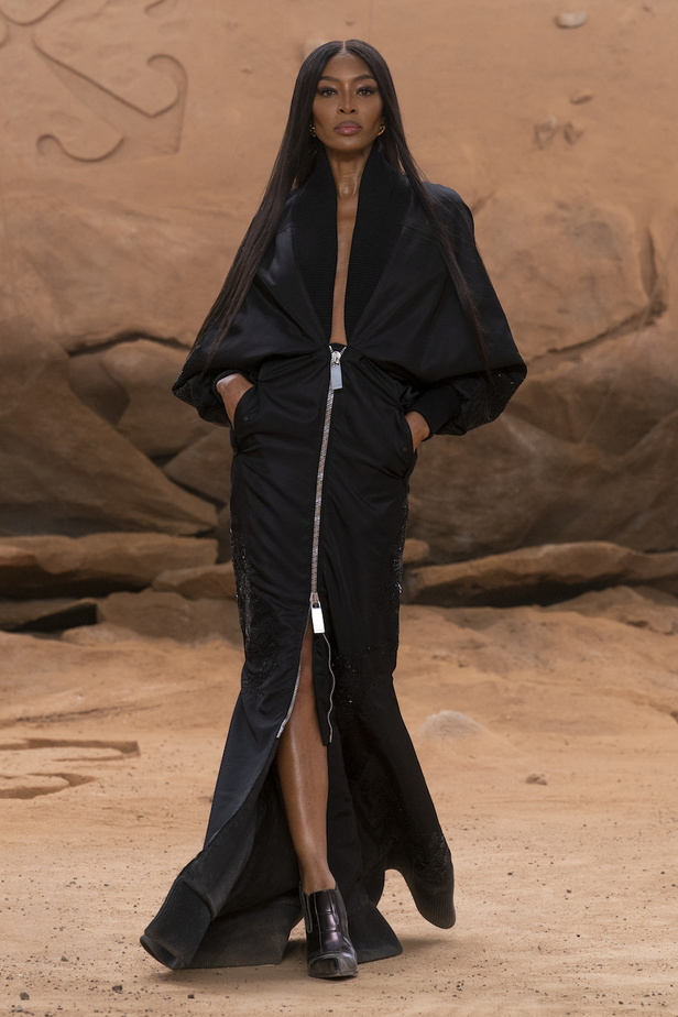 من مجموعة Off-White لخريف وشتاء 2023-2024