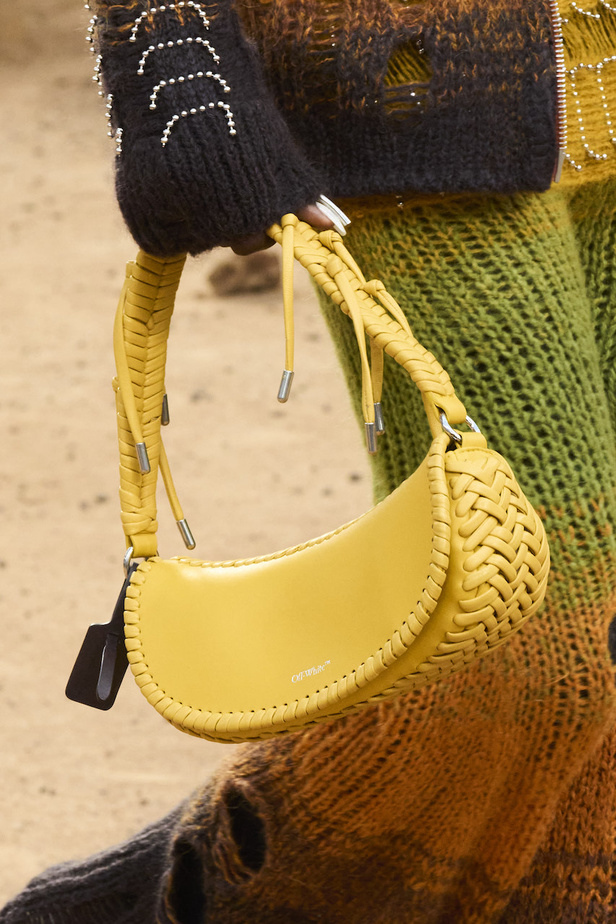  Off-White مجموعة ذات طابع مستقبلي حطت على القمر 