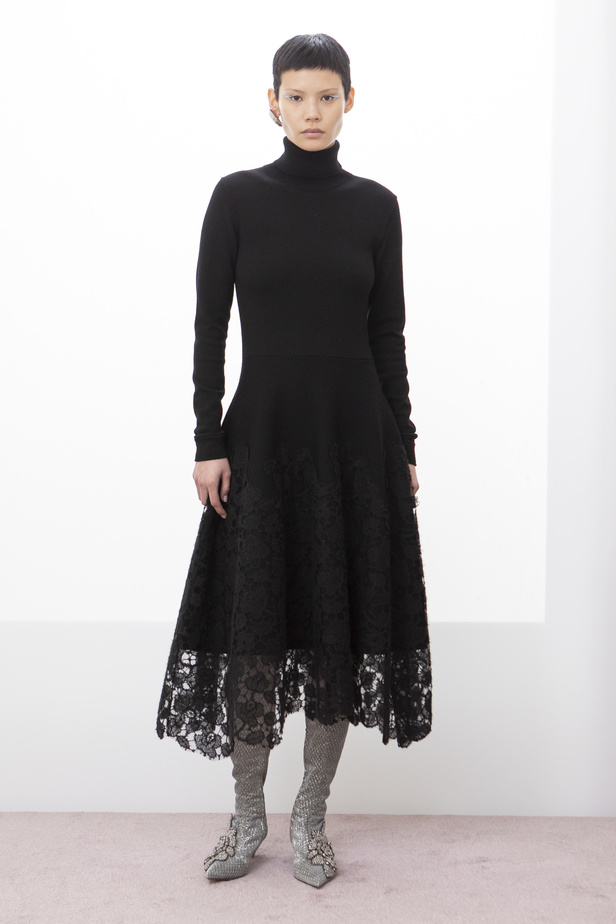 مجموعة Rochas لخريف وشتاء 2024 في باريس