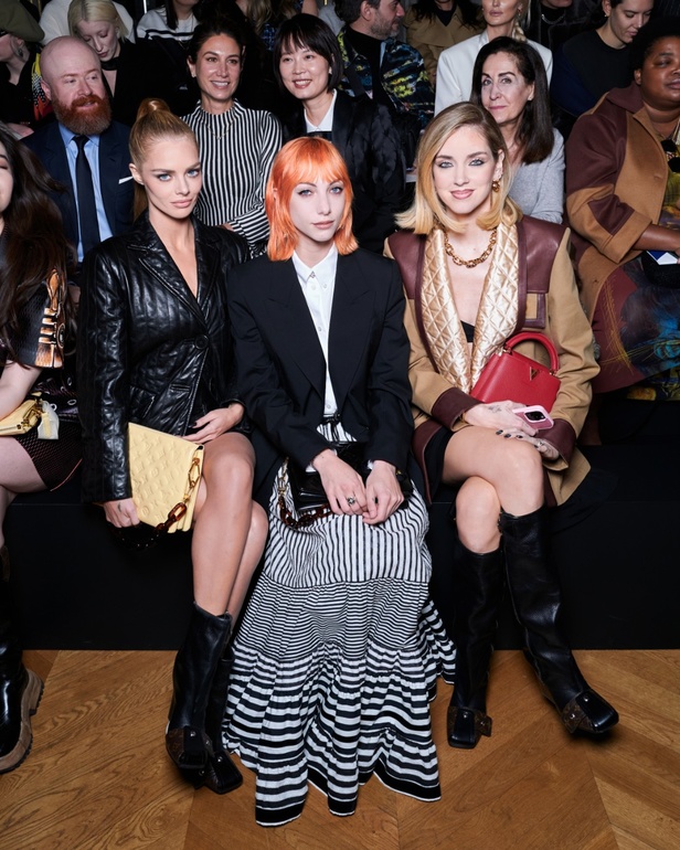 Louis Vuitton تحتفل بالأسلوب الفرنسي في مجموعة خريف وشتاء 2023-2024