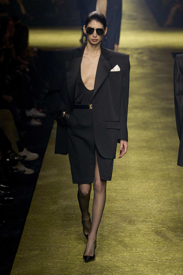 عرض Saint Laurent لخريف وشتاء 2024 في باريس