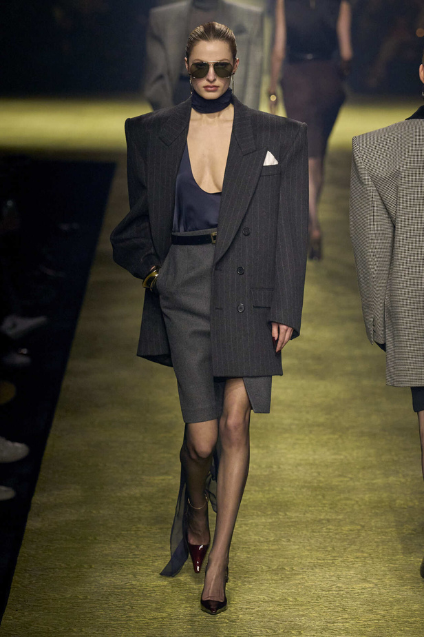 عرض Saint Laurent لخريف وشتاء 2024 في باريس