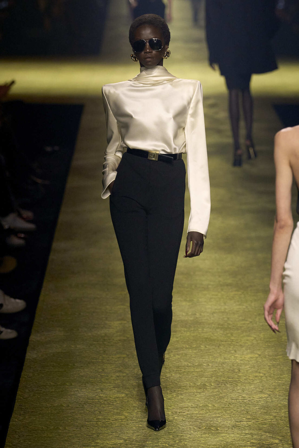 عرض Saint Laurent لخريف وشتاء 2024 في باريس