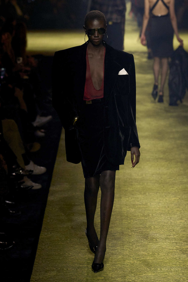 عرض Saint Laurent لخريف وشتاء 2024 في باريس