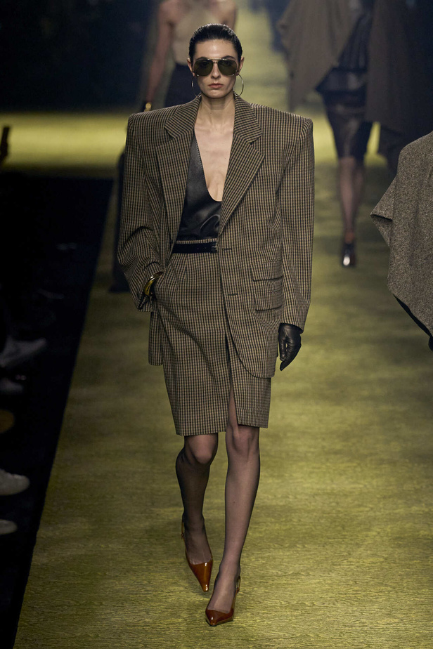 عرض Saint Laurent لخريف وشتاء 2024 في باريس