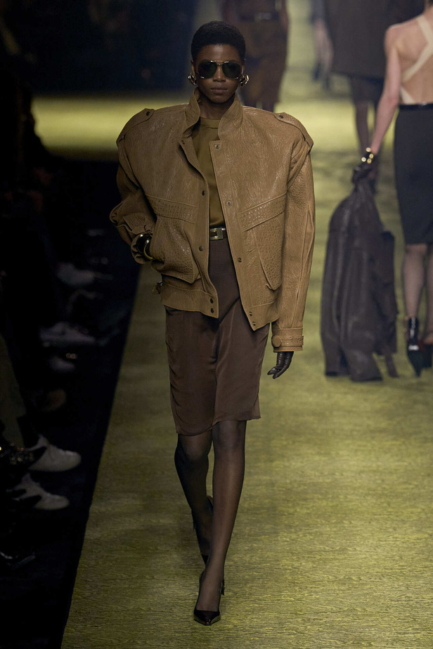 عرض Saint Laurent لخريف وشتاء 2024 في باريس