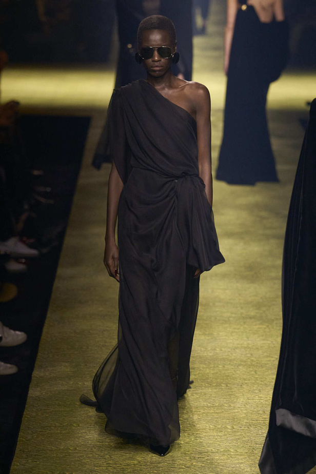 عرض Saint Laurent لخريف وشتاء 2024 في باريس