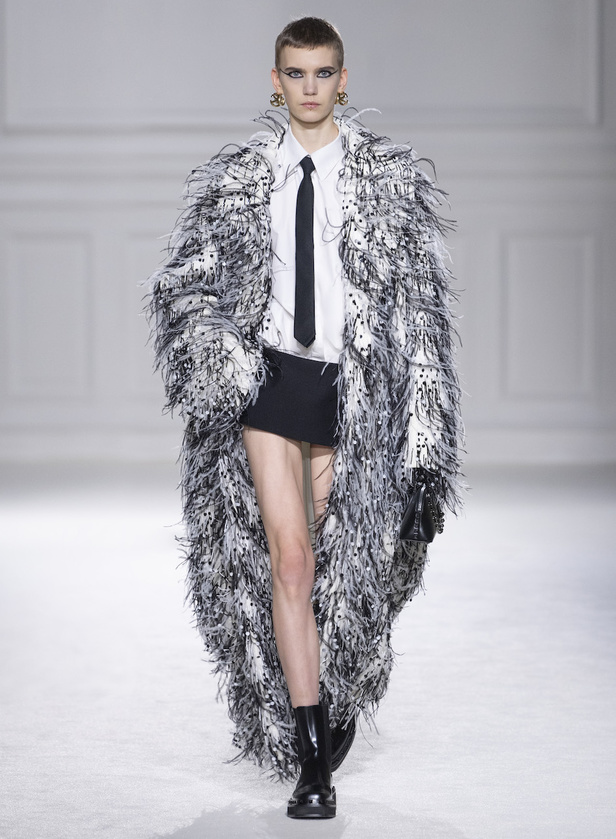 من مجموعة فالنتينو لموسم خريف وشتاء 2023-2024